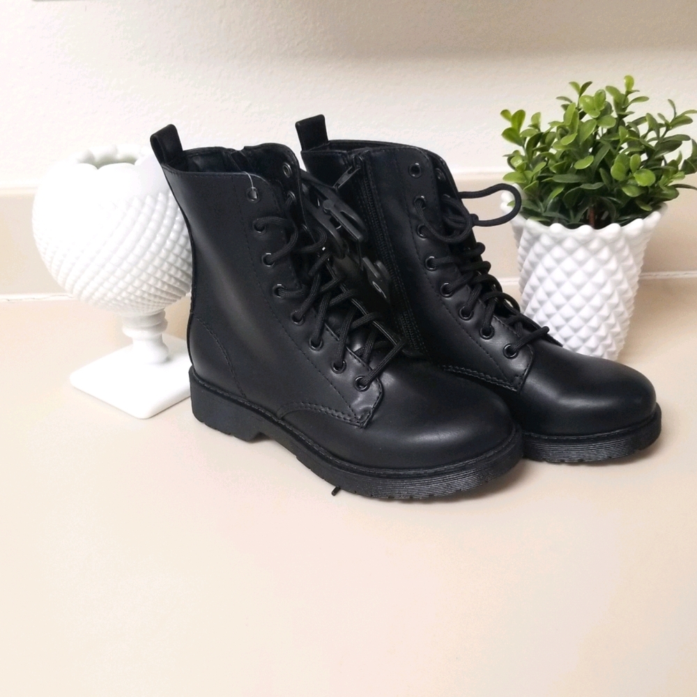 NEW TIME AND TRU WOMEN'S BLK COMBAT BOOTS